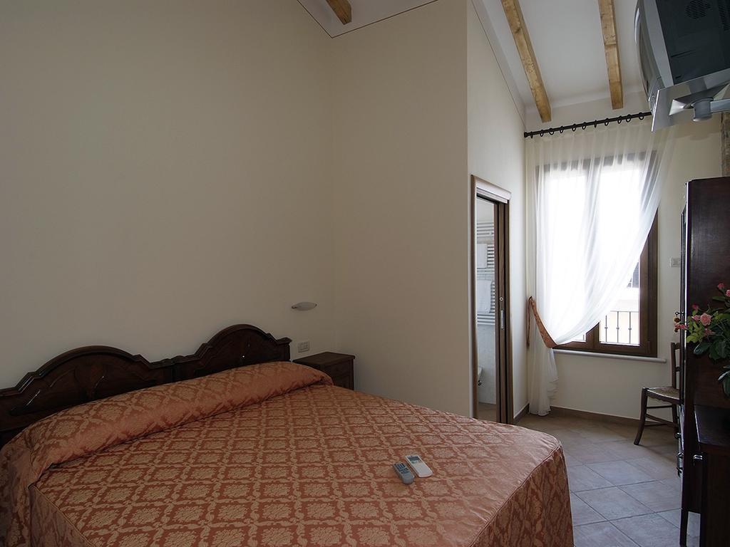 9 Muse Bed And Breakfast Canneto sull'Oglio Phòng bức ảnh